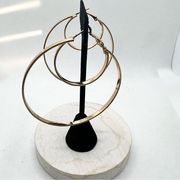 Jewelry - Gold tone double hoop earrings